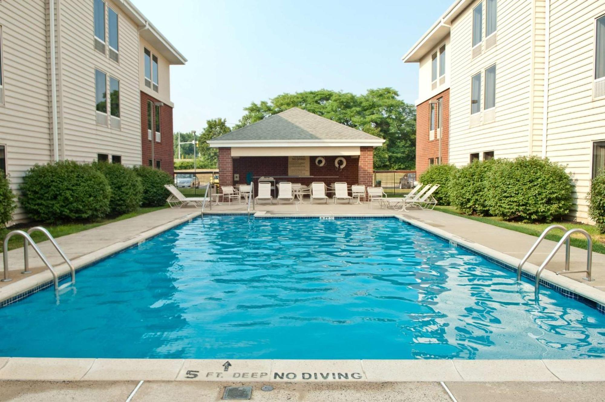Hampton Inn & Suites Newtown Yardley Exterior photo