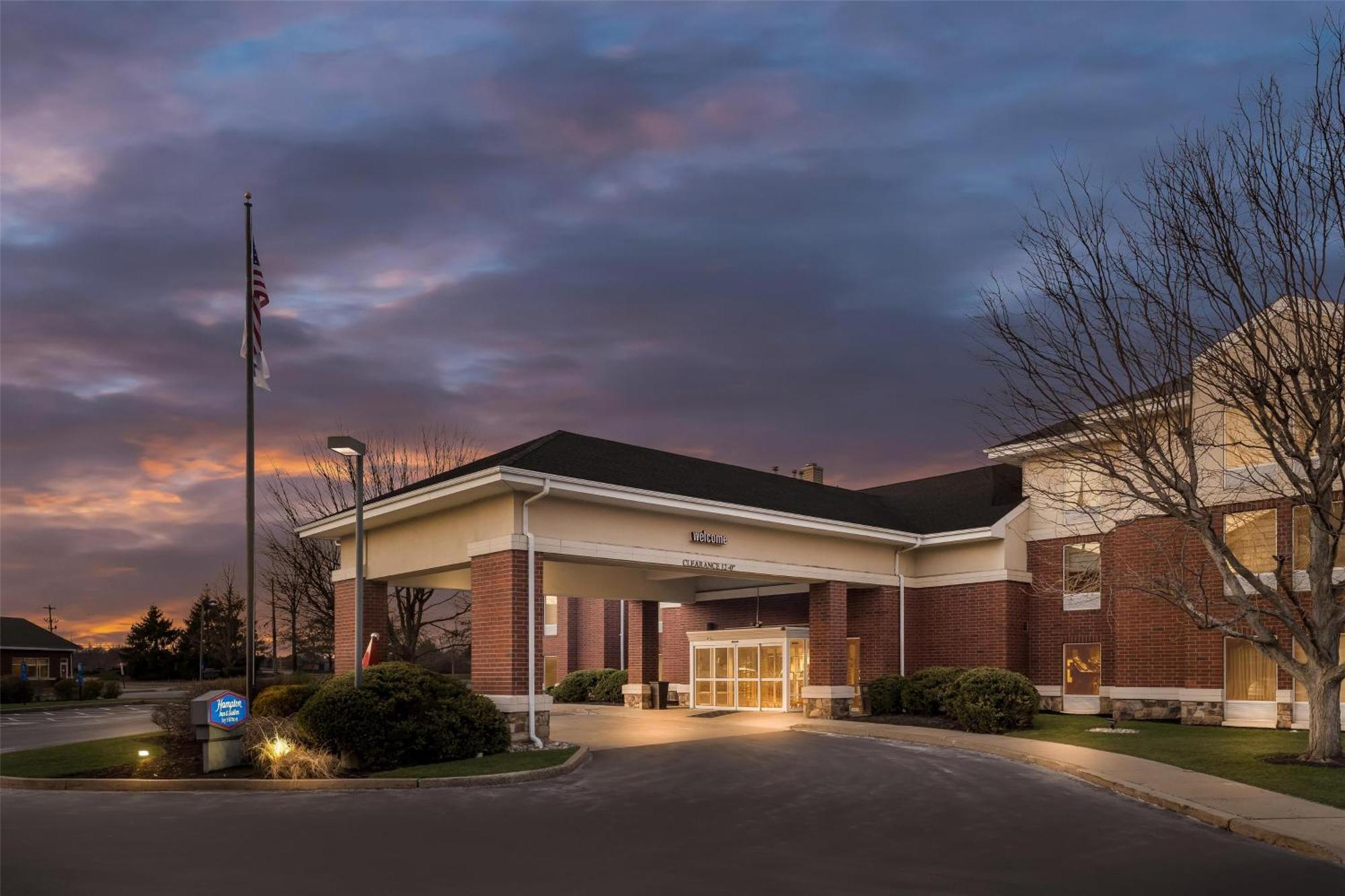 Hampton Inn & Suites Newtown Yardley Exterior photo