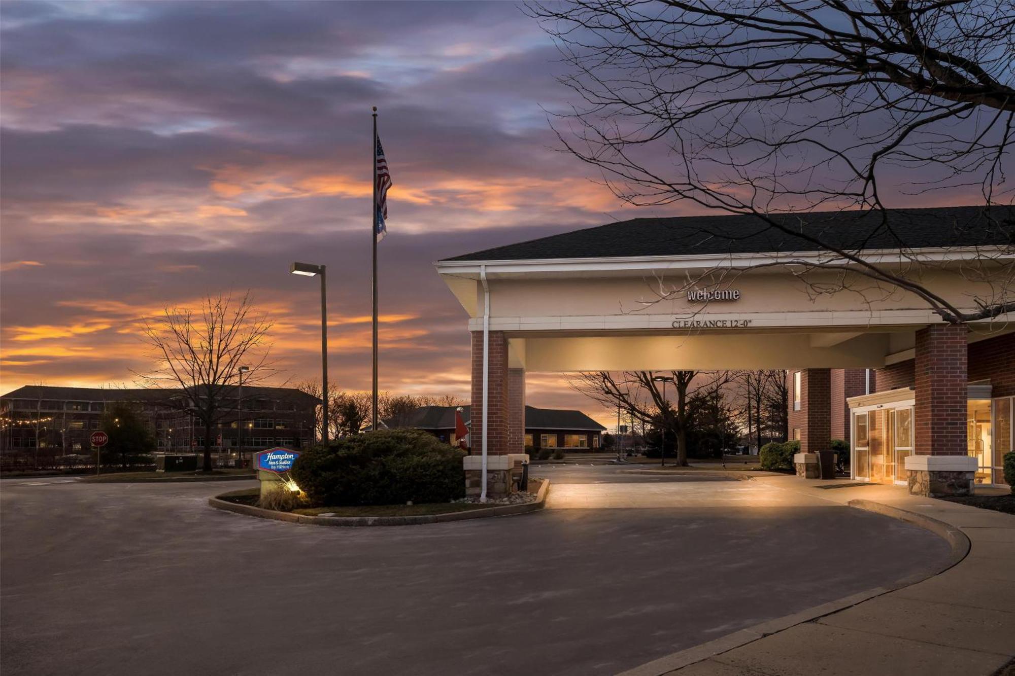 Hampton Inn & Suites Newtown Yardley Exterior photo