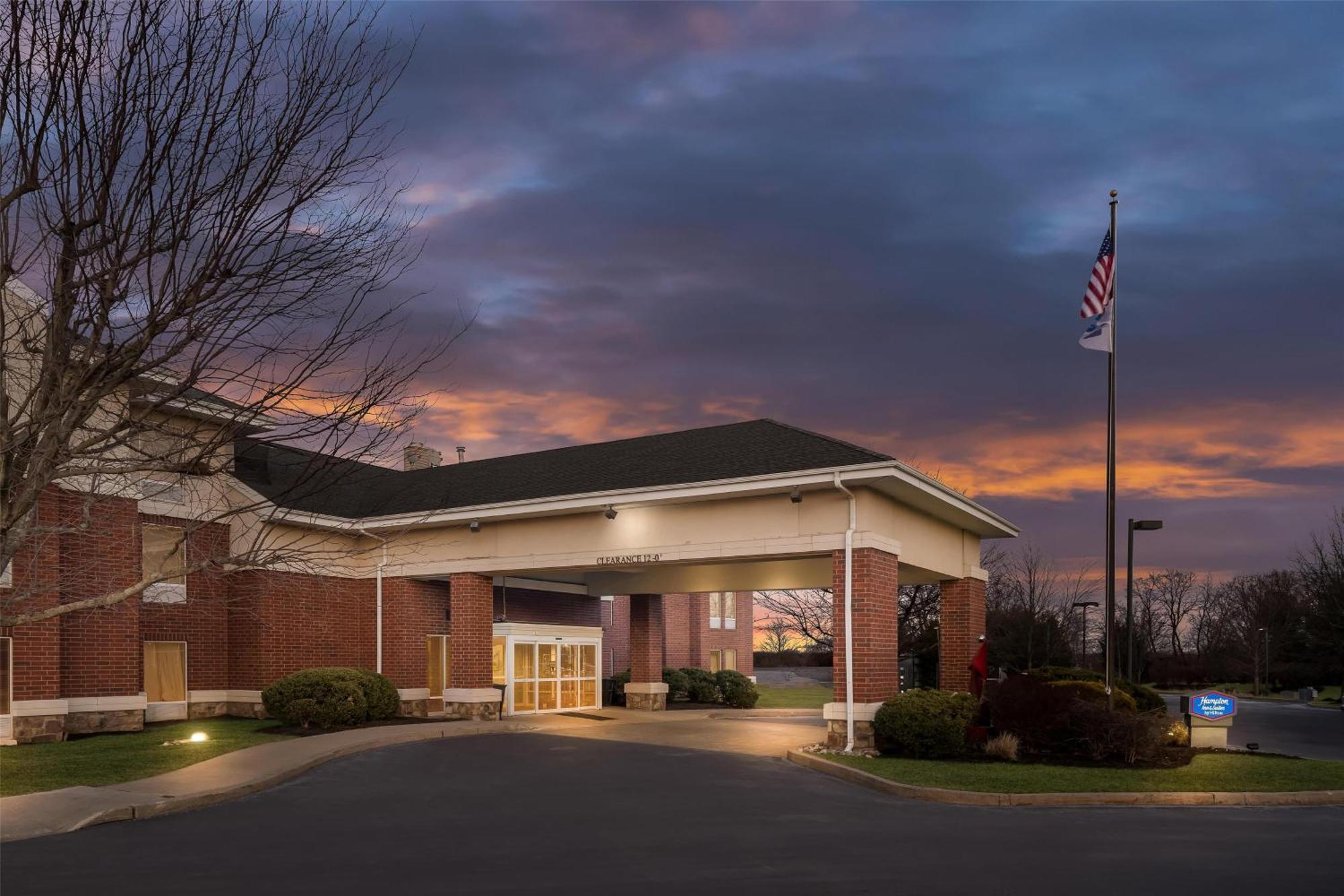 Hampton Inn & Suites Newtown Yardley Exterior photo